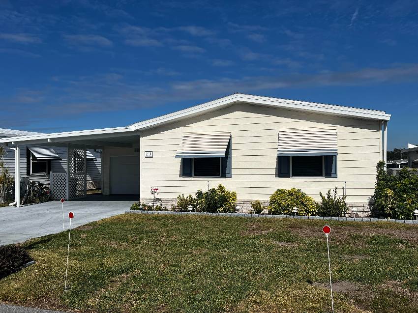 Winter Haven, FL Mobile Home for Sale located at 211 Fairway Circle Swiss Golf & Tennis